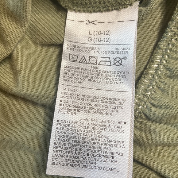 🌺 OLD NAVY Ruffle Hem Olive Green Tank Top - Picture 6 of 6